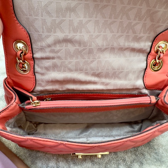 Handbag. Micheal Kors. - Picture 2 of 2